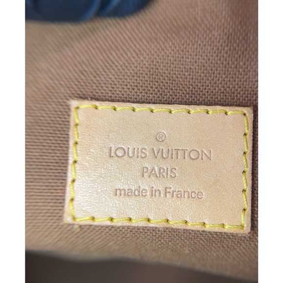 Louis Vuitton Horizontal Locket Monogram Tote - Picture 11 of 15